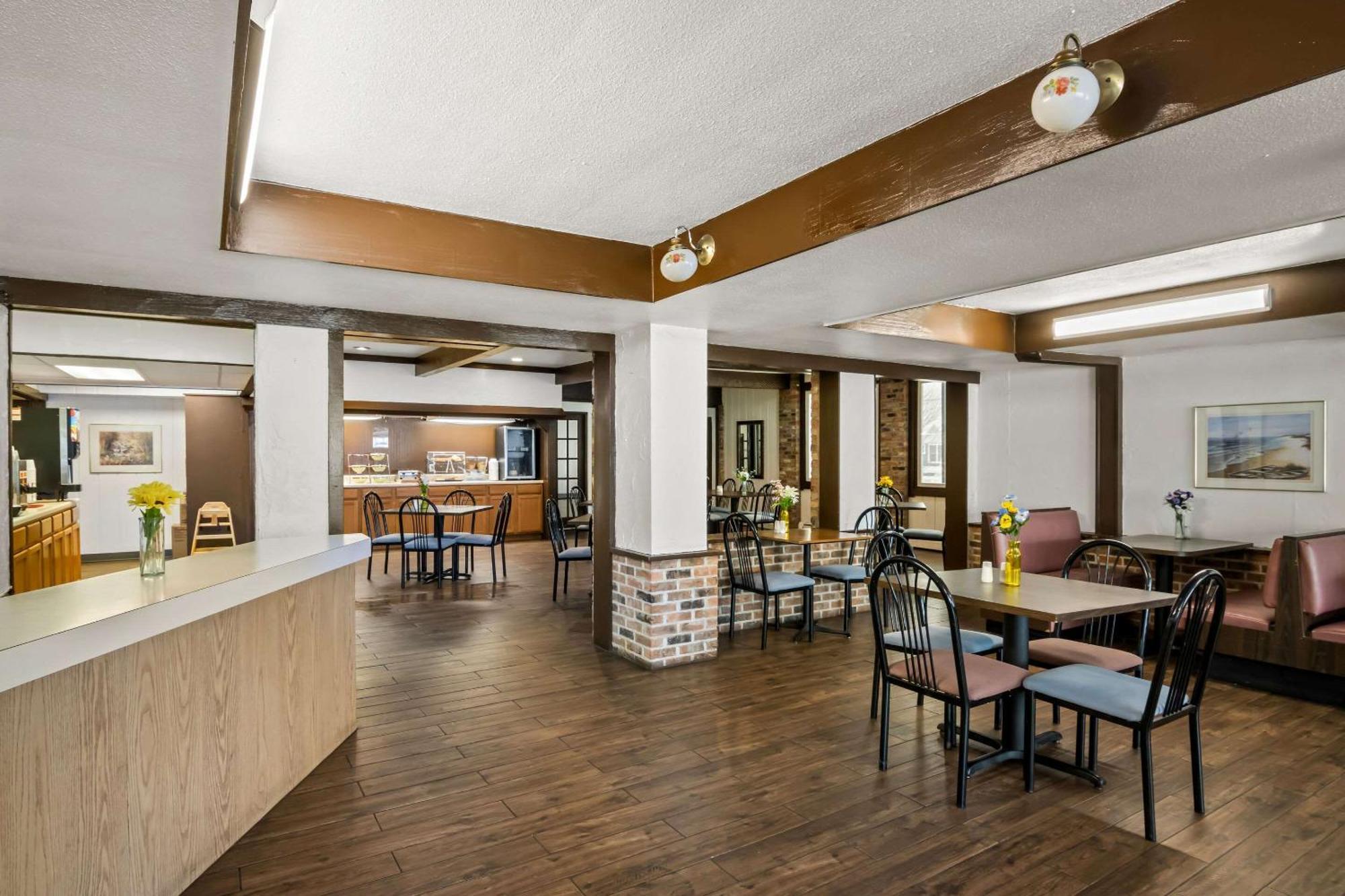 Lodge Econo Manistee