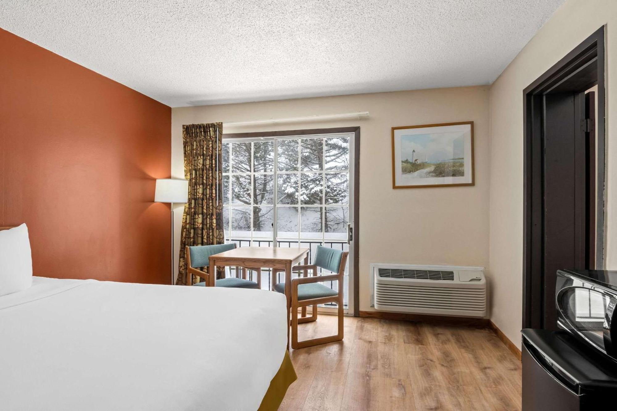 Econo Lodge *