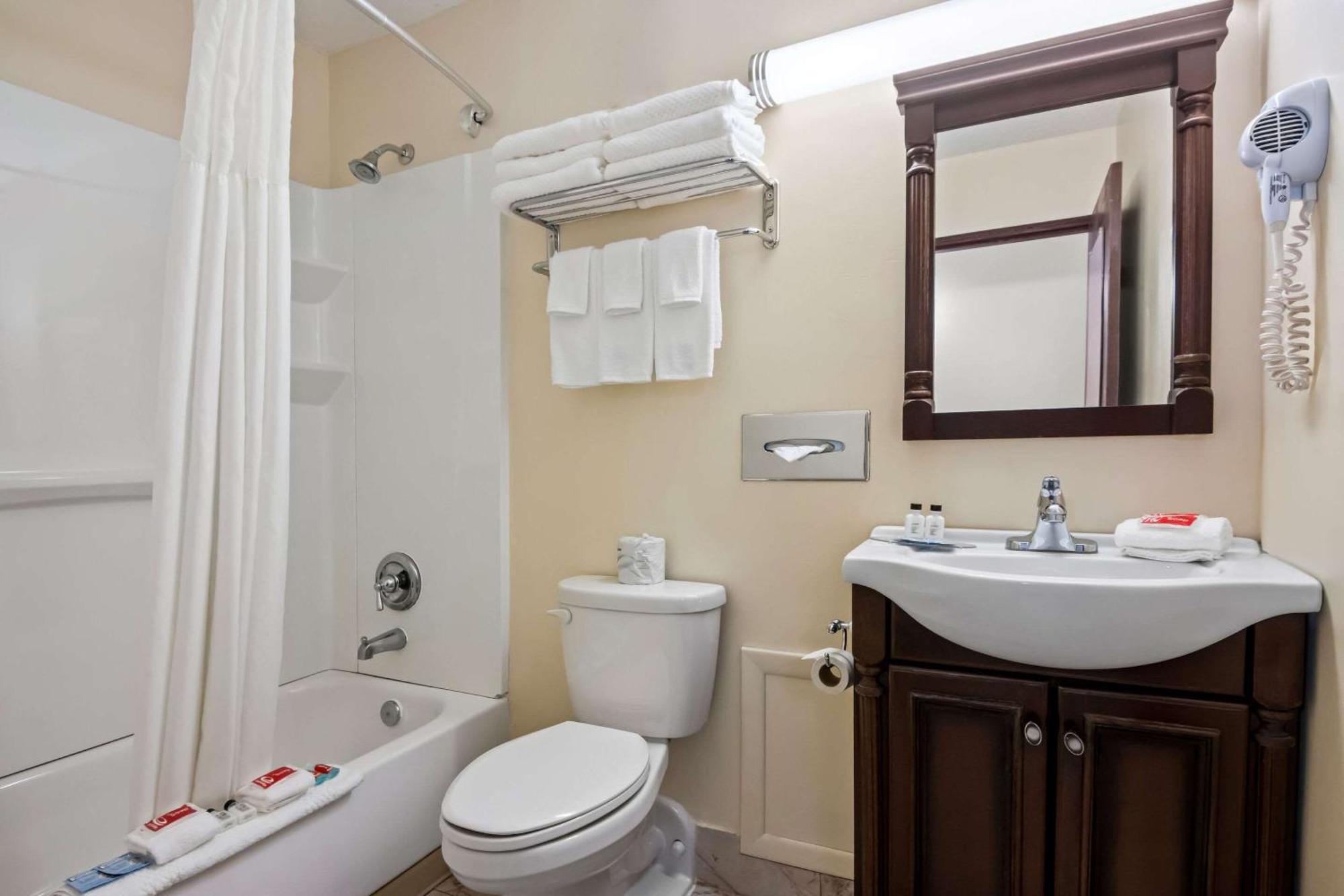 Lodge Econo Manistee