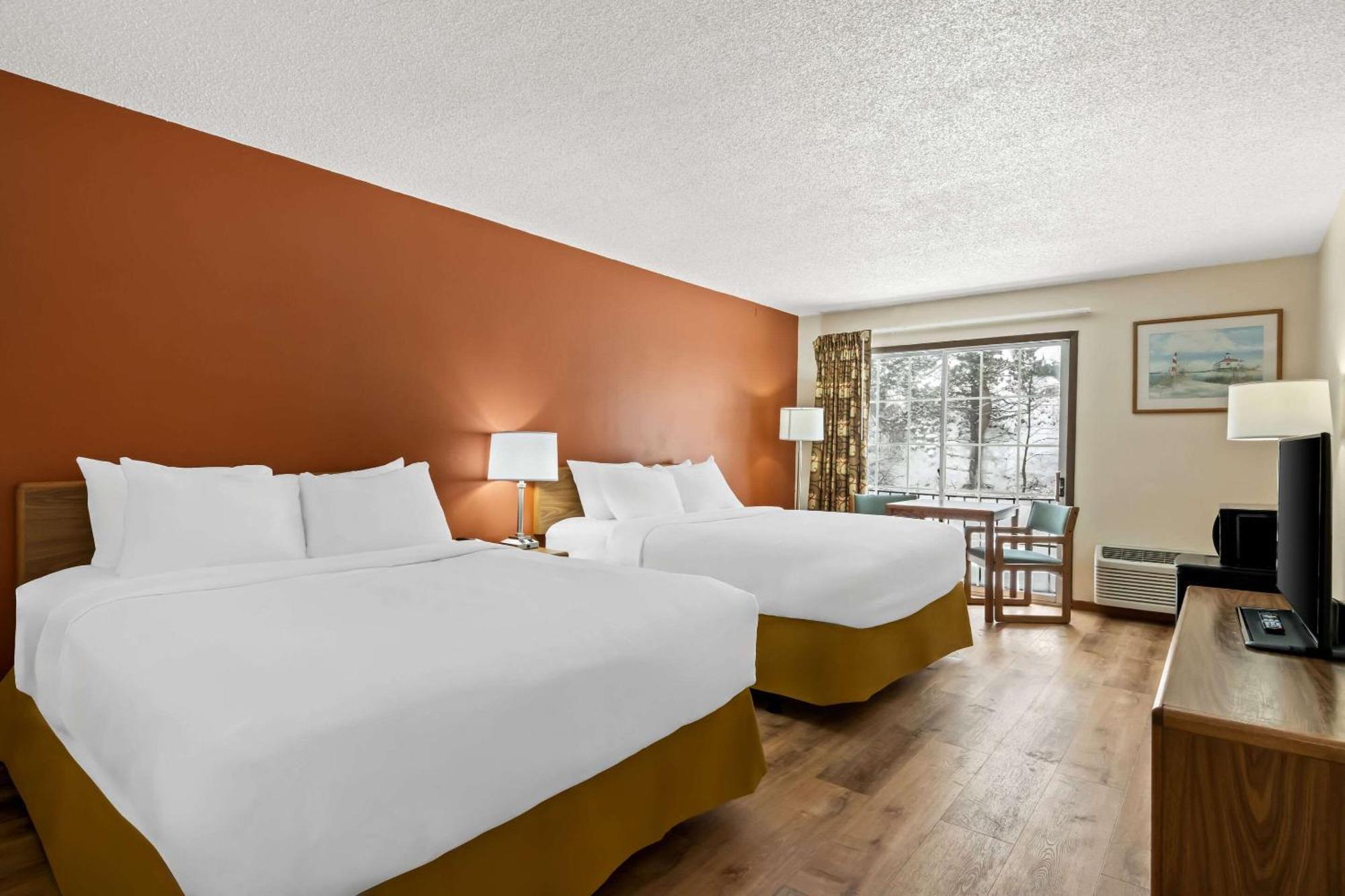 Lodge Econo Manistee